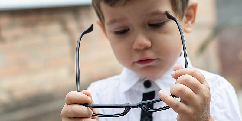 miopia bambino occhiali