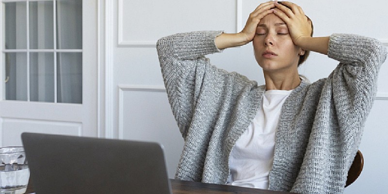 donna stress computer lavoro
